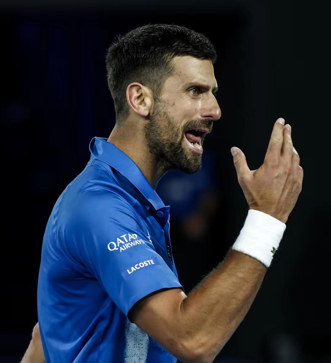 爆冷引发热议！，德约科维奇在美国队比赛中反败为胜观众掌声雷动的简单介绍-爱游戏aiyouxi首页