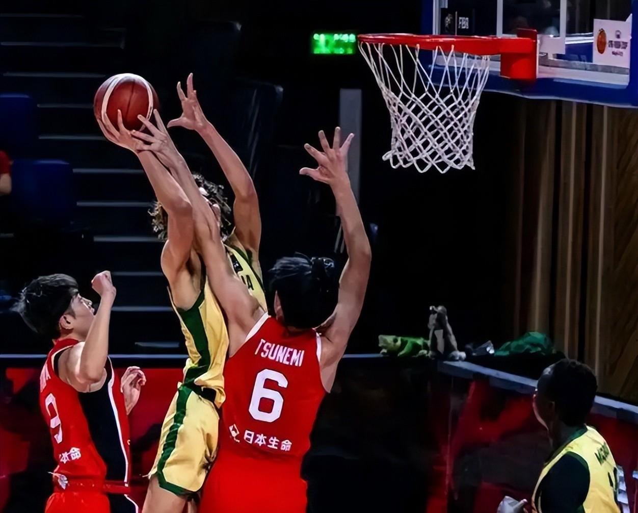 包含CBA常规赛赛程吃紧，波尔图清晨防线松动，赛场秩序良好，数据趋势出现新变化的词条