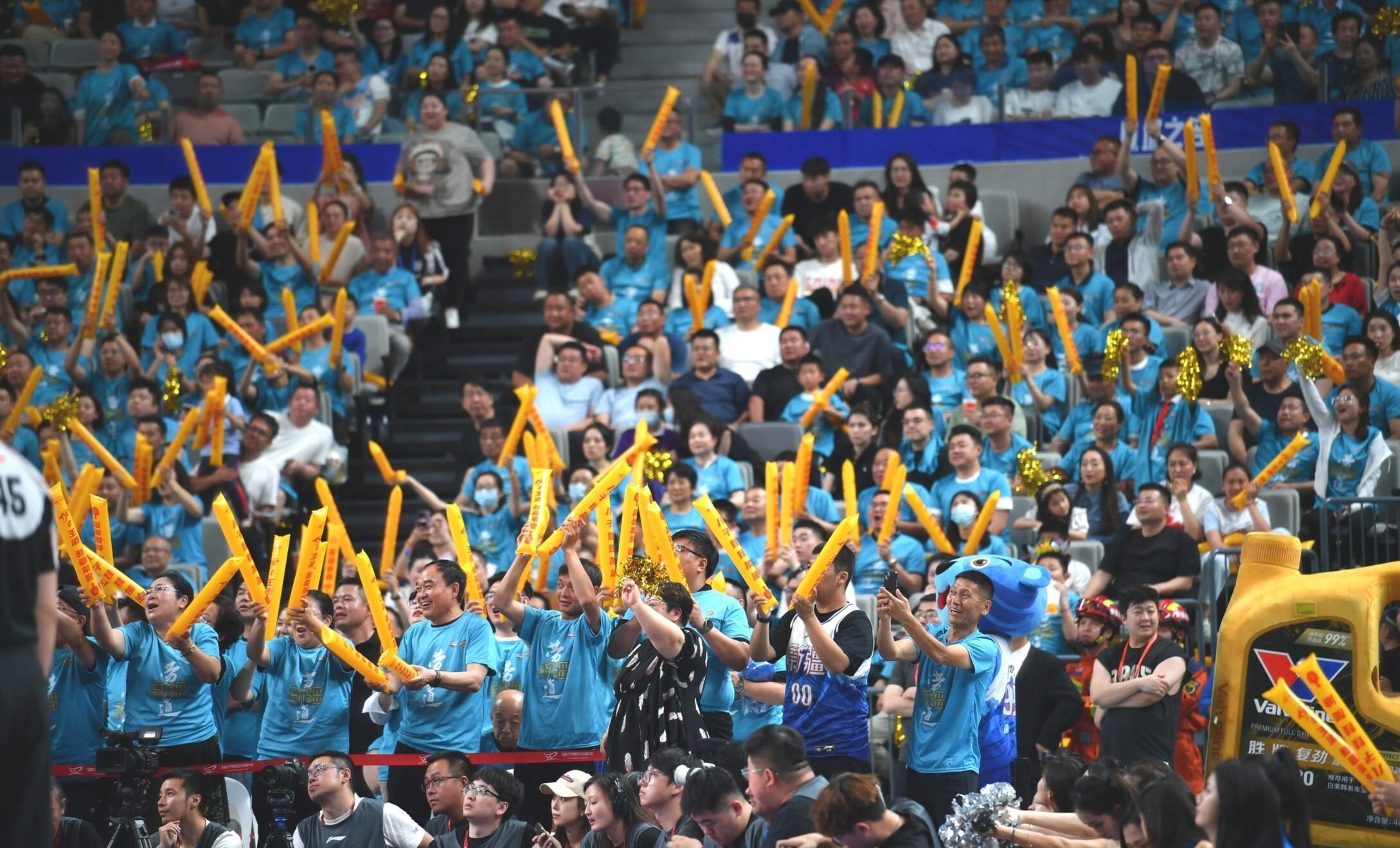 包含CBA常规赛赛程吃紧，波尔图清晨防线松动，赛场秩序良好，数据趋势出现新变化的词条