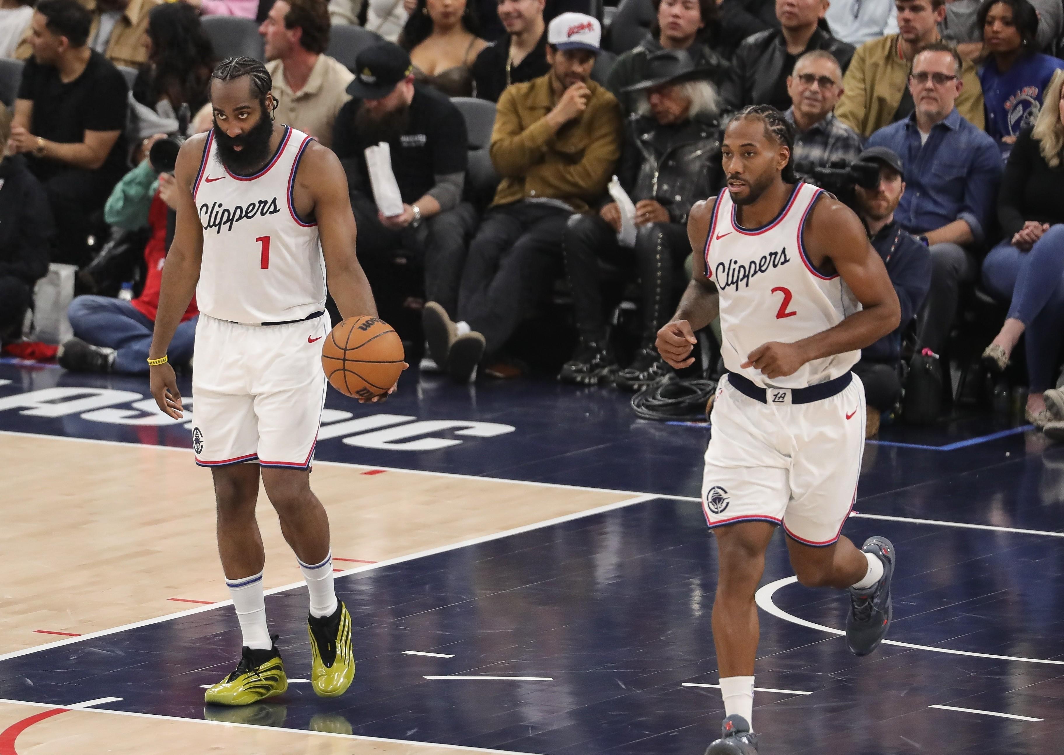 包含赛前多伦多猛龙调整名单以备NBA季后赛,单刀错失环节打磨,话题不断,数据趋势出现新变化的词条 包含赛前多伦多猛龙调整名单以备NBA季后赛,单刀错失环节打磨,话题不断,数据趋势出现新变化的词条